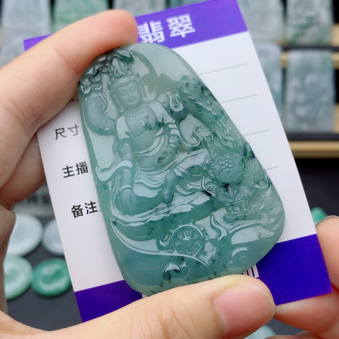 翡翠未镶嵌颈饰观音