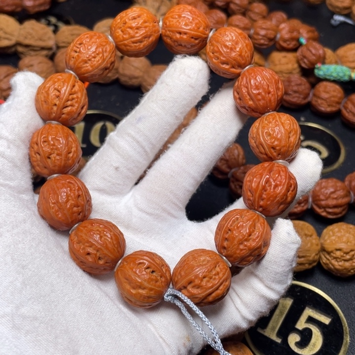 文玩核桃手串红皮浅纹小光头