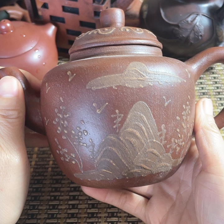 紫砂茶壶泥料手工制作的紫砂壶。