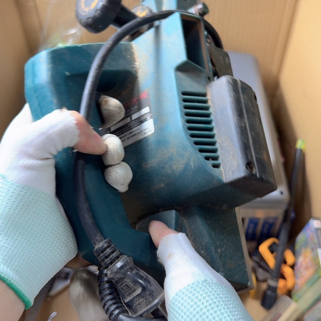 梅****件中古商品，瑕疵品，不保好坏。347