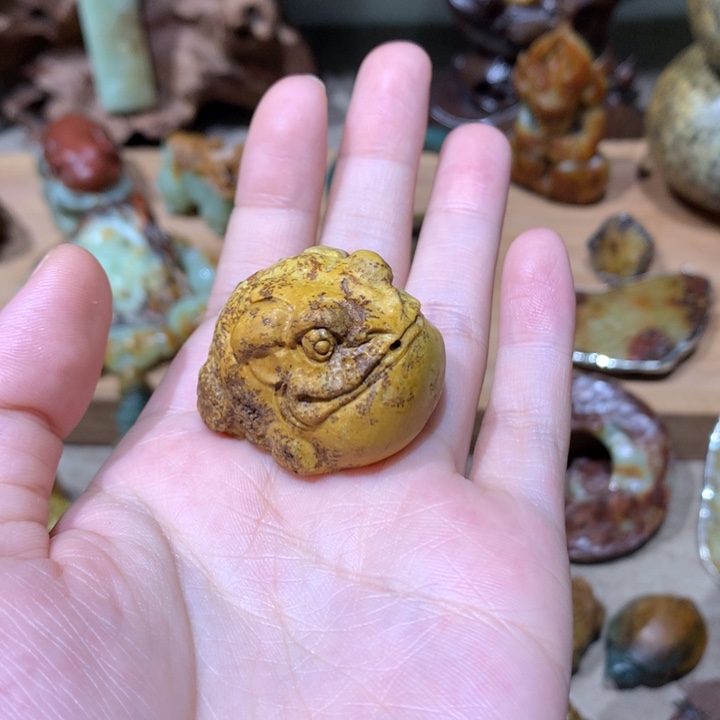 未镶嵌岫岩河磨玉（透闪石质玉）把件