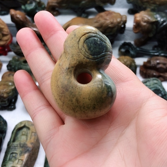 岫岩河磨玉（透闪石质玉）把件未镶嵌