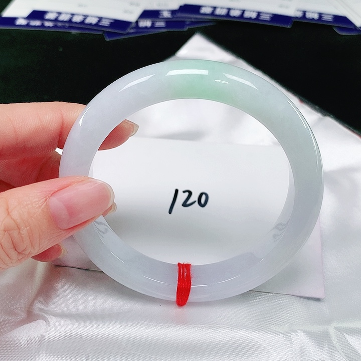 翡翠手镯未镶嵌翡翠手镯未镶嵌