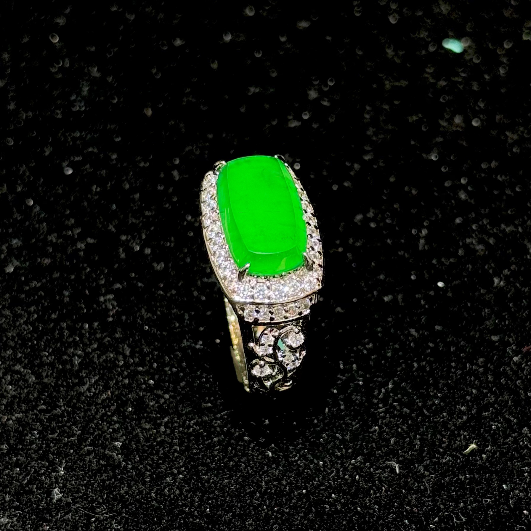 【红旭玉麟】天然翡翠A货满绿马鞍戒  多样性发一件