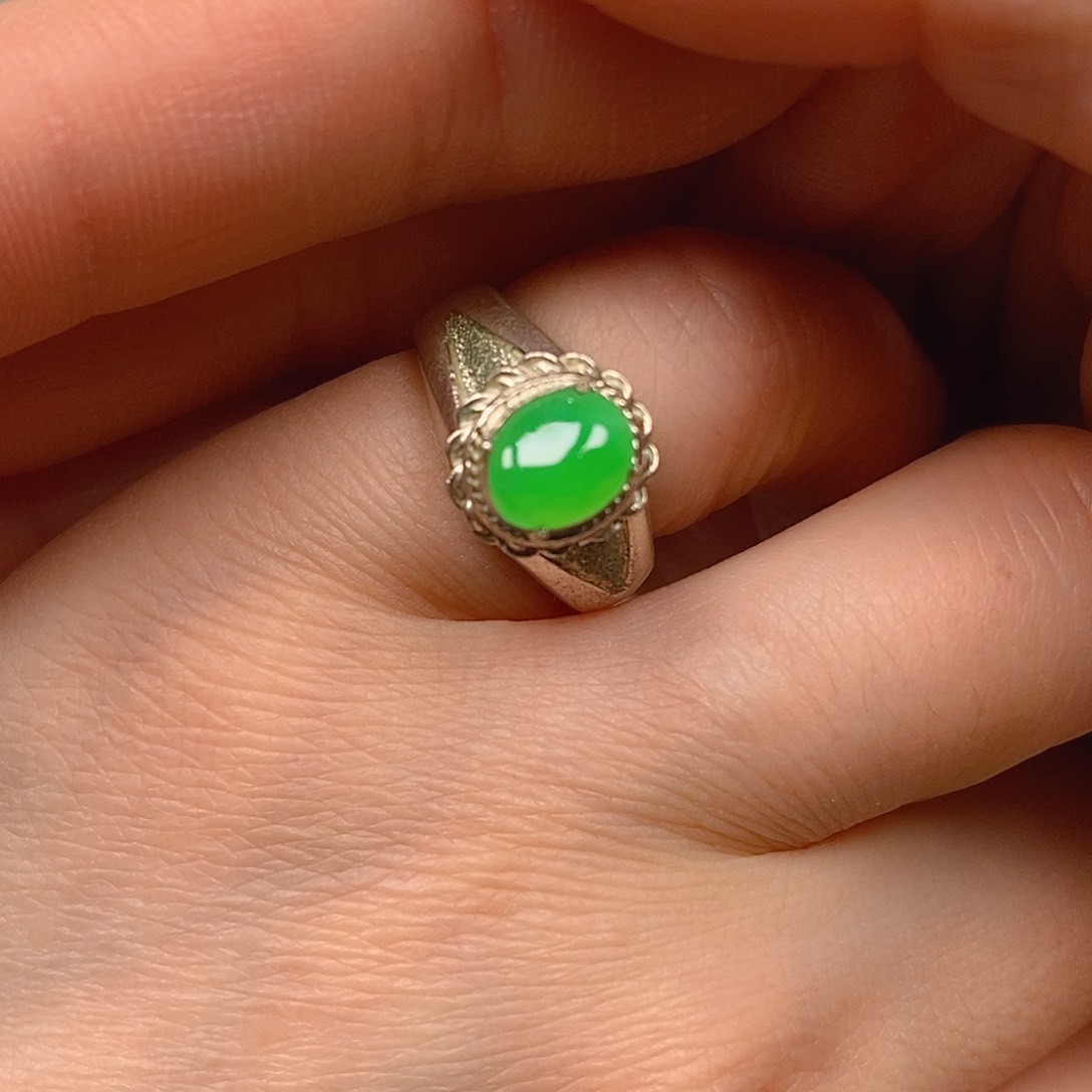 翡翠戒指未镶嵌翡翠蛋面