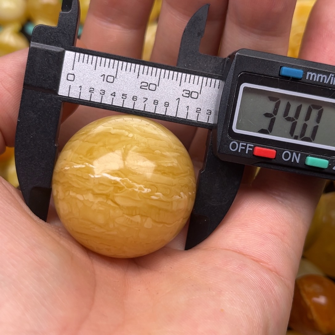 琥珀裸石未镶嵌会****巴