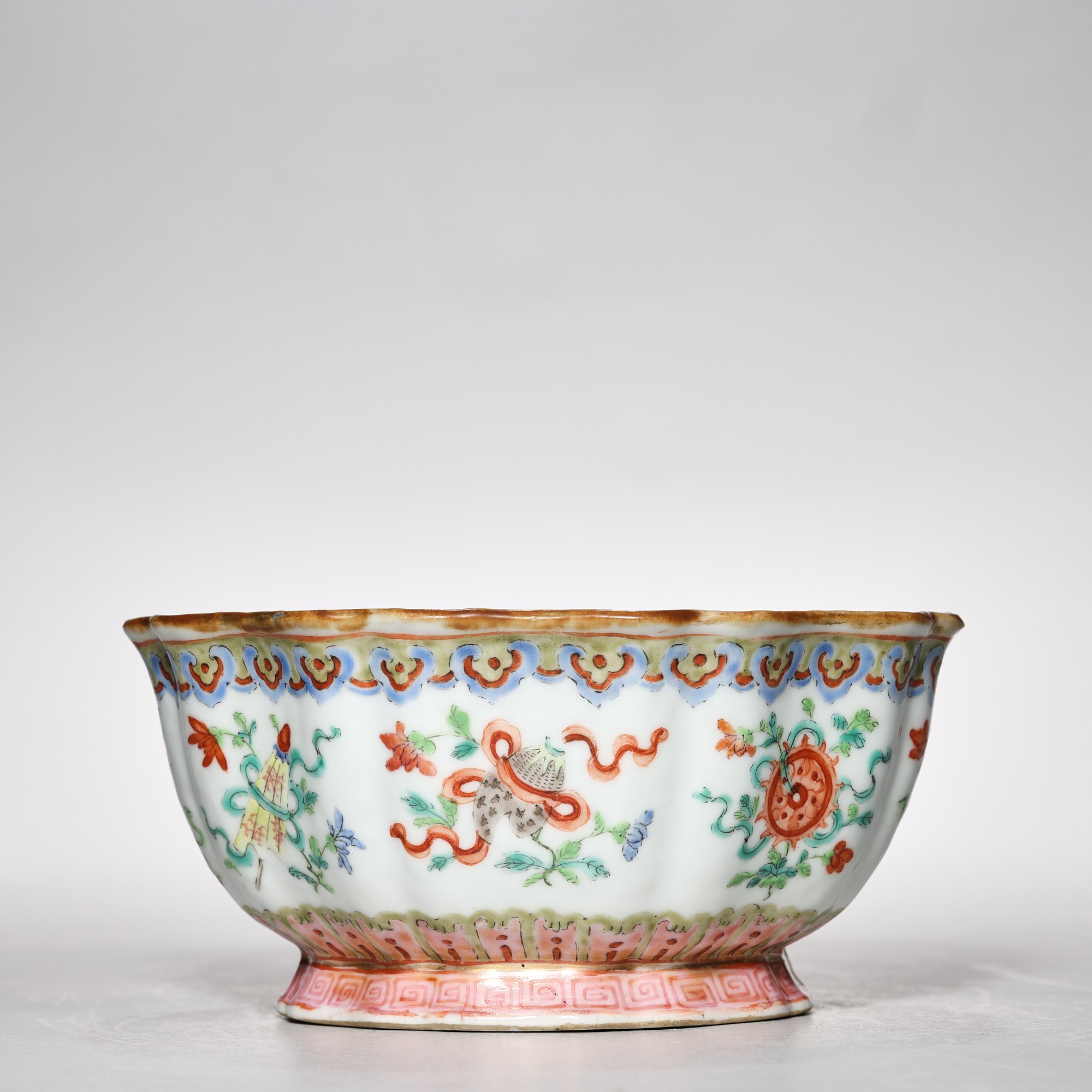 4142清咸丰.粉彩八吉祥花口贡碗【古董拍卖】