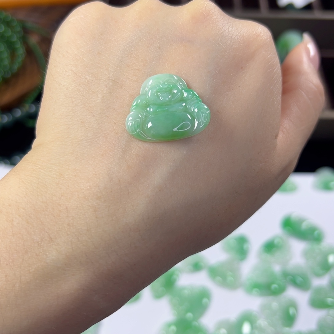 翡翠未镶嵌颈饰佛公