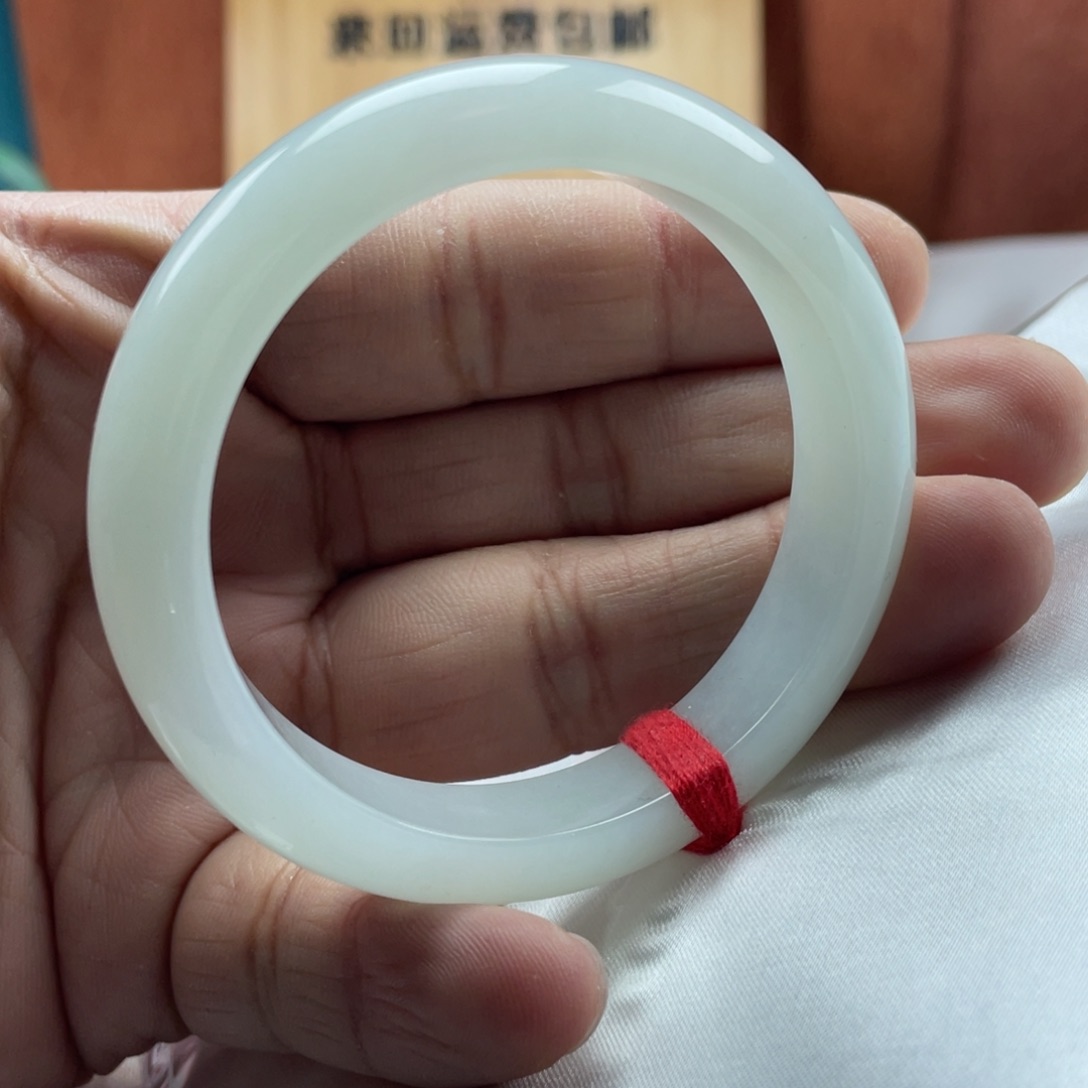 翡翠手镯未镶嵌55糯化淡晴底