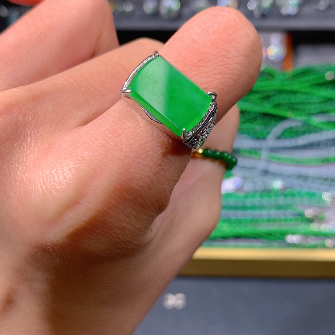 翡翠手链未镶嵌天然翡翠