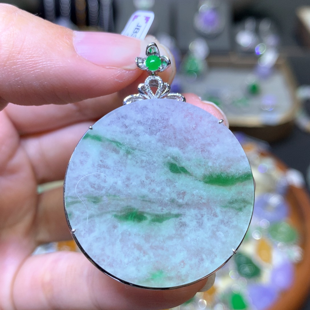 【闪购商品】翡翠颈饰18K金镶嵌翡翠吊坠项链