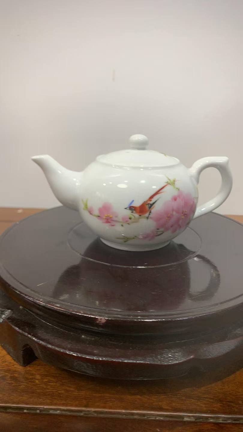 景德镇陶瓷水点桃花壶