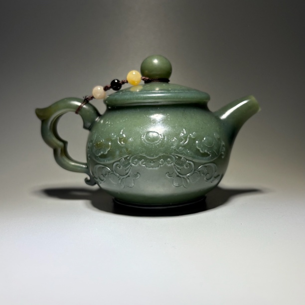 青玉 缠枝莲玉壶