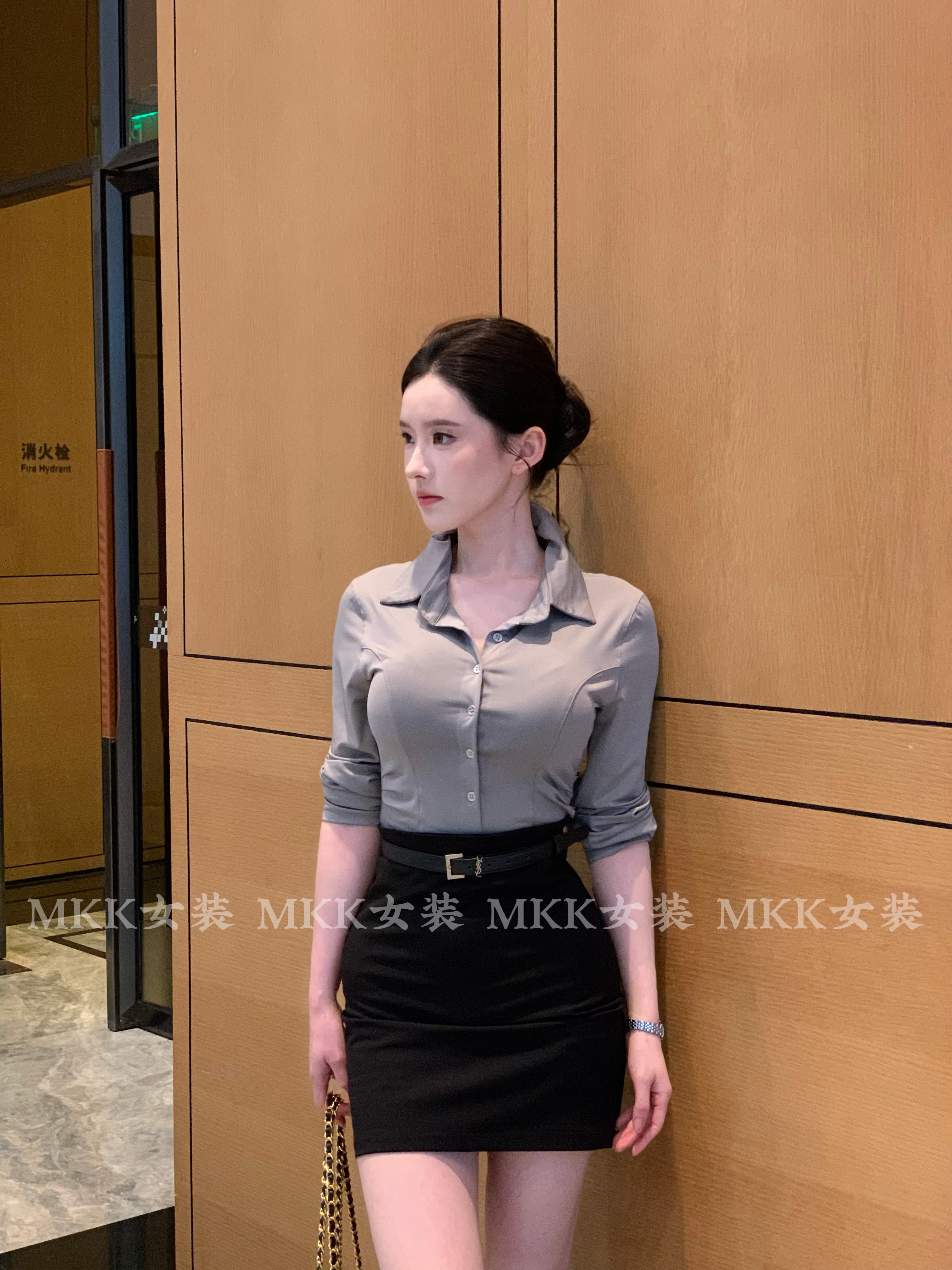 法式轻熟风御姐灰色衬衫女新款辣妹性感紧身衬衣修身通勤职业上衣