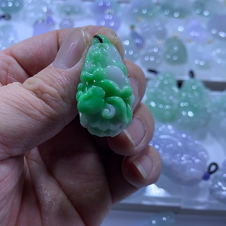 翡翠未镶嵌颈饰天然翡翠A货吊坠