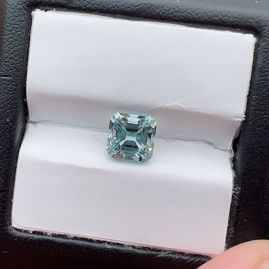 海蓝宝石裸石未镶嵌1.82克拉