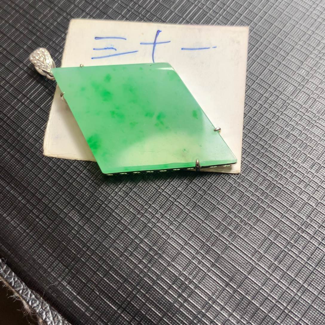 颈饰18K金镶嵌翡翠翡翠