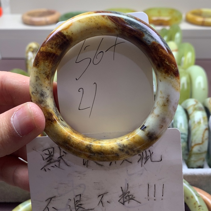 蛇纹石玉手镯未镶嵌