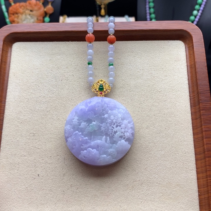 翡翠颈饰未镶嵌翡翠山水