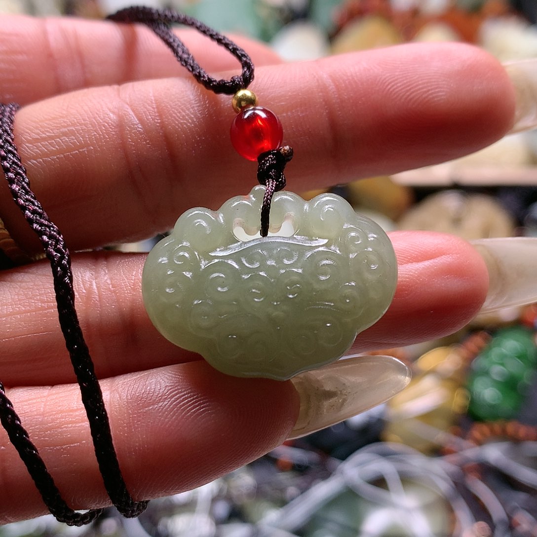 和田玉吊坠未镶嵌