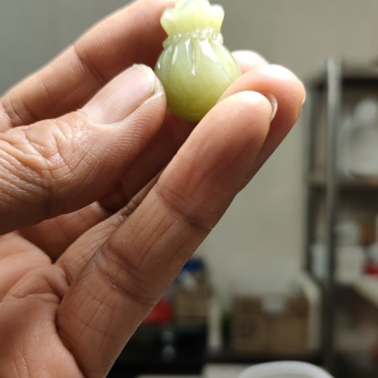 叶***影和田玉未镶嵌颈饰