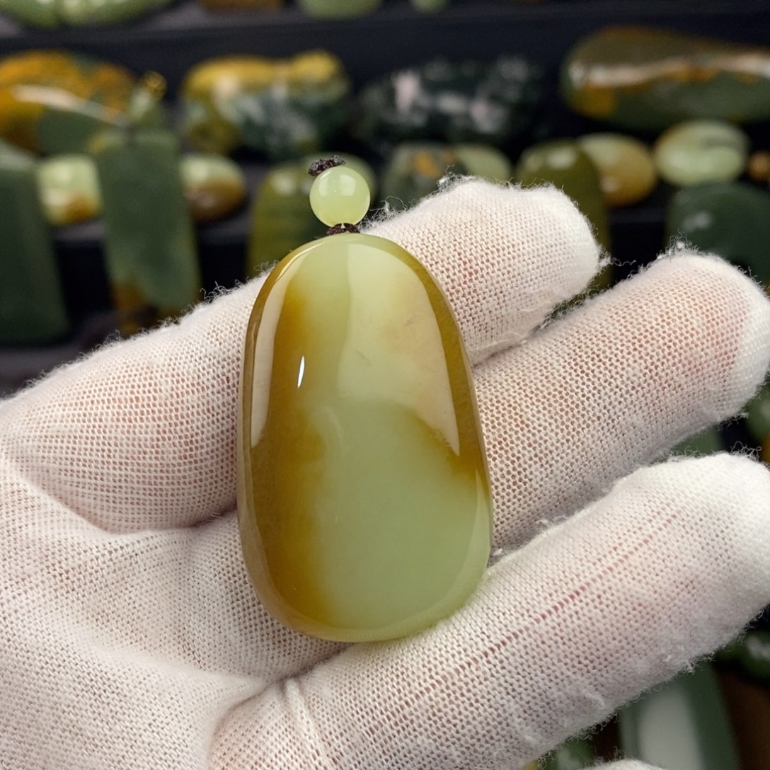 岫岩老玉（透闪石质玉）未镶嵌颈饰