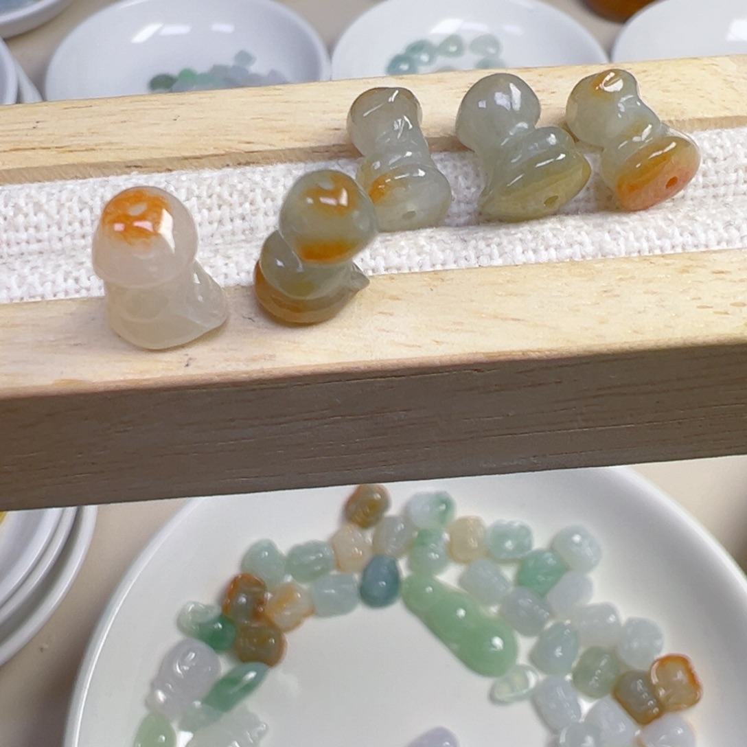 翡翠散珠通孔蛇一条