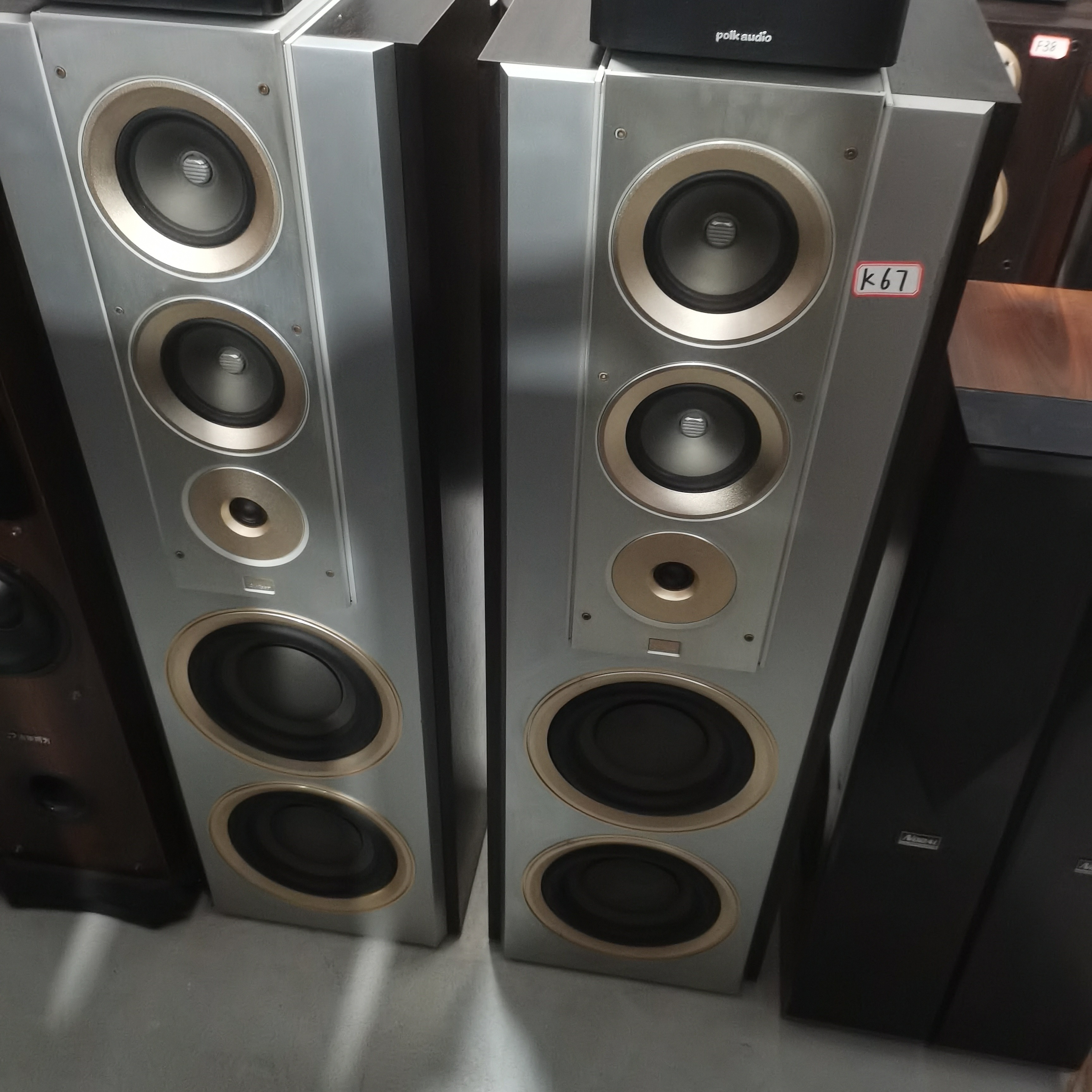 K67号落地音响一对 双十寸三分频 运费自理