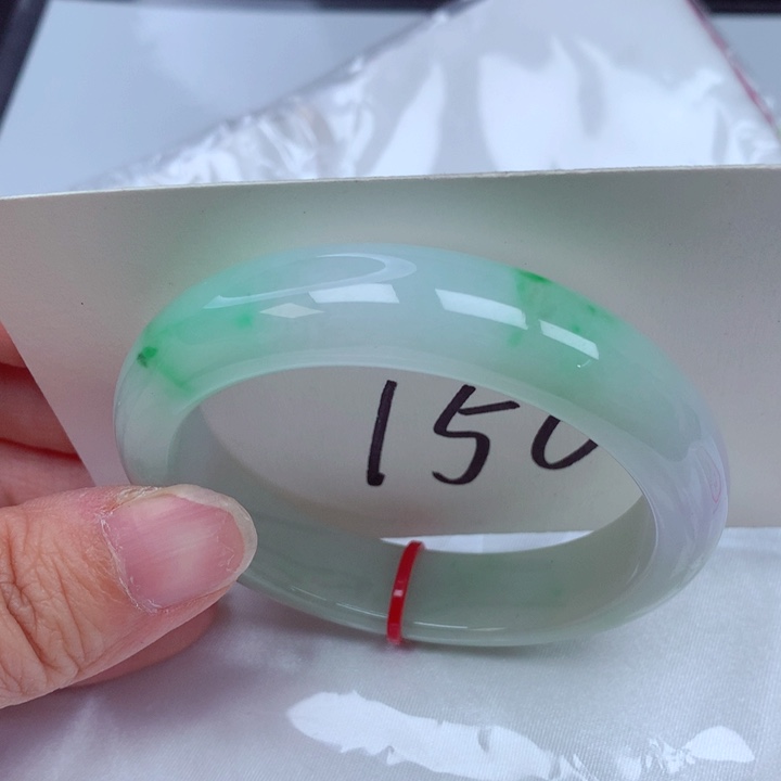 翡翠手镯未镶嵌翡翠