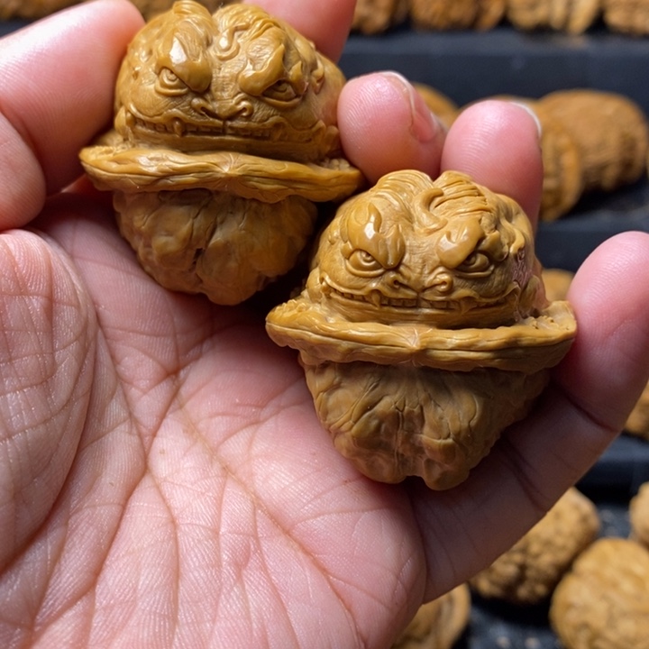 文玩核桃把件貔貅