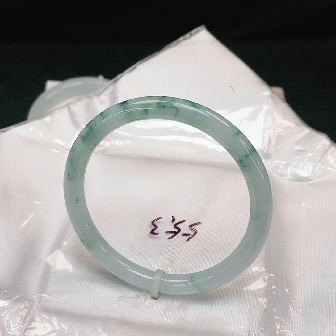 翡翠手镯未镶嵌美人条