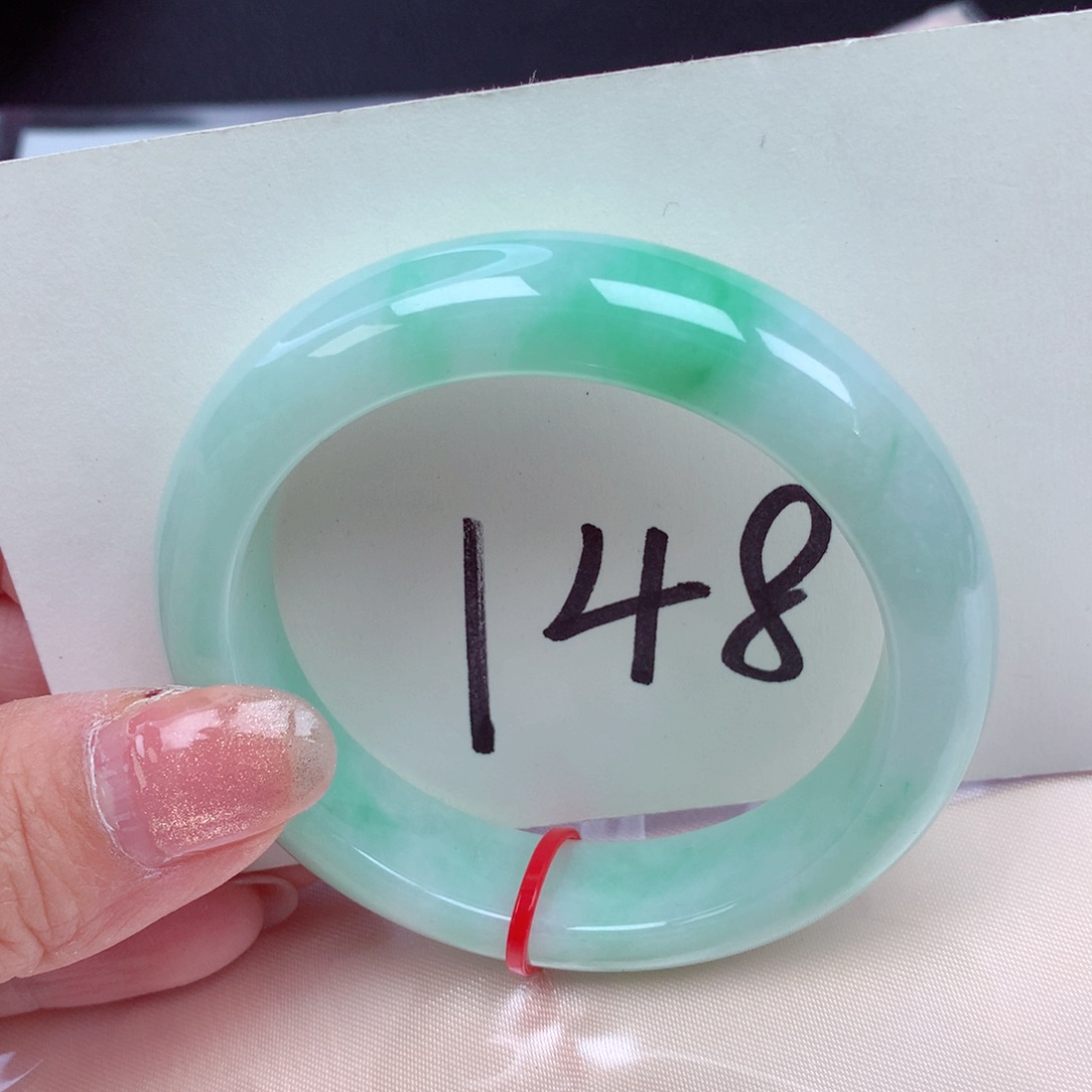 翡翠手镯未镶嵌翡翠