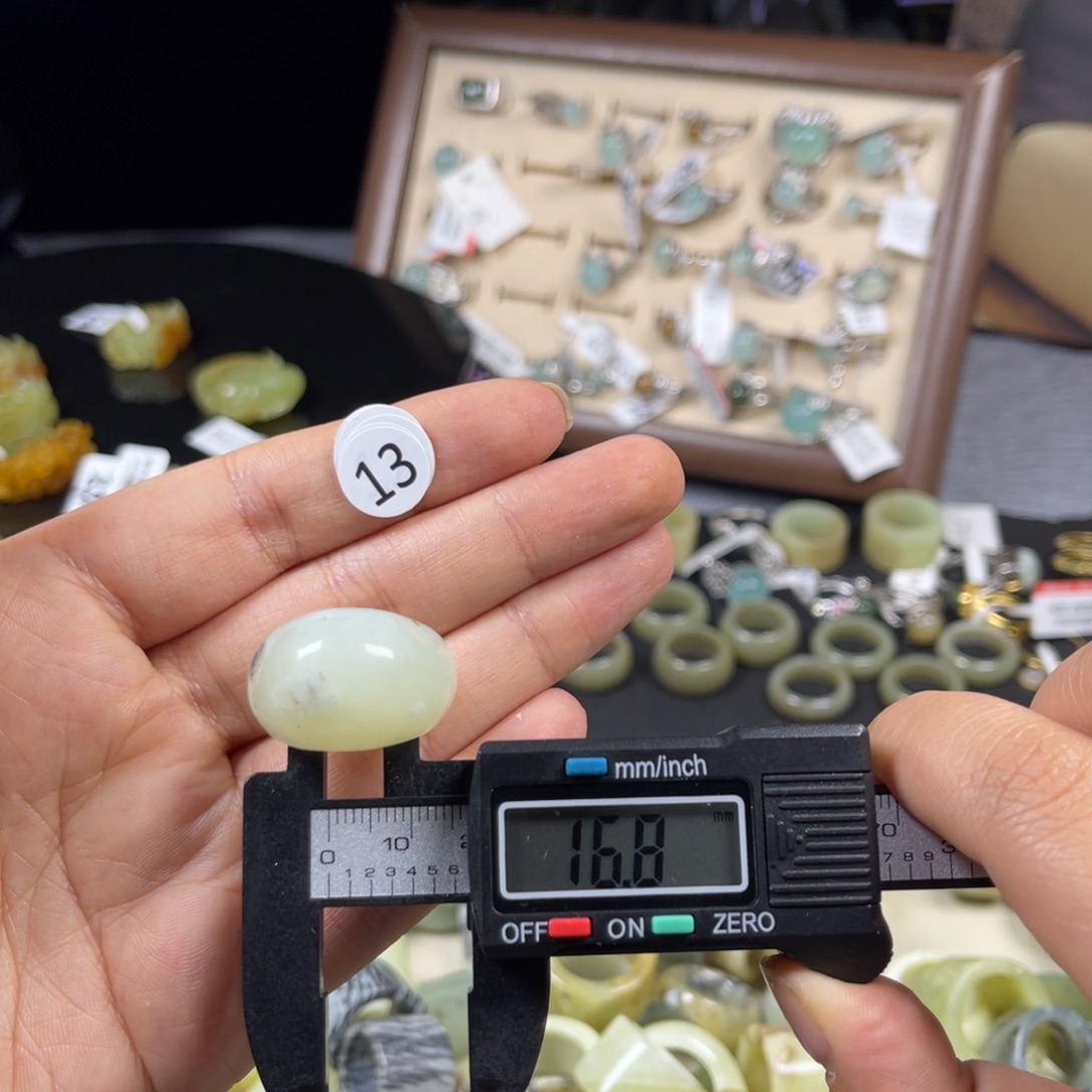 蛇纹石玉未镶嵌戒指