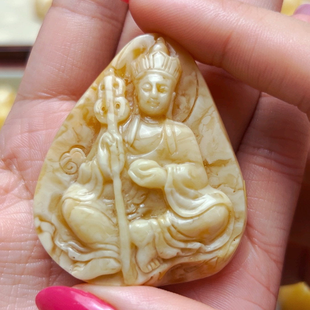 未镶嵌蜜蜡裸石46mm福利雕刻水滴吊坠 26.55g