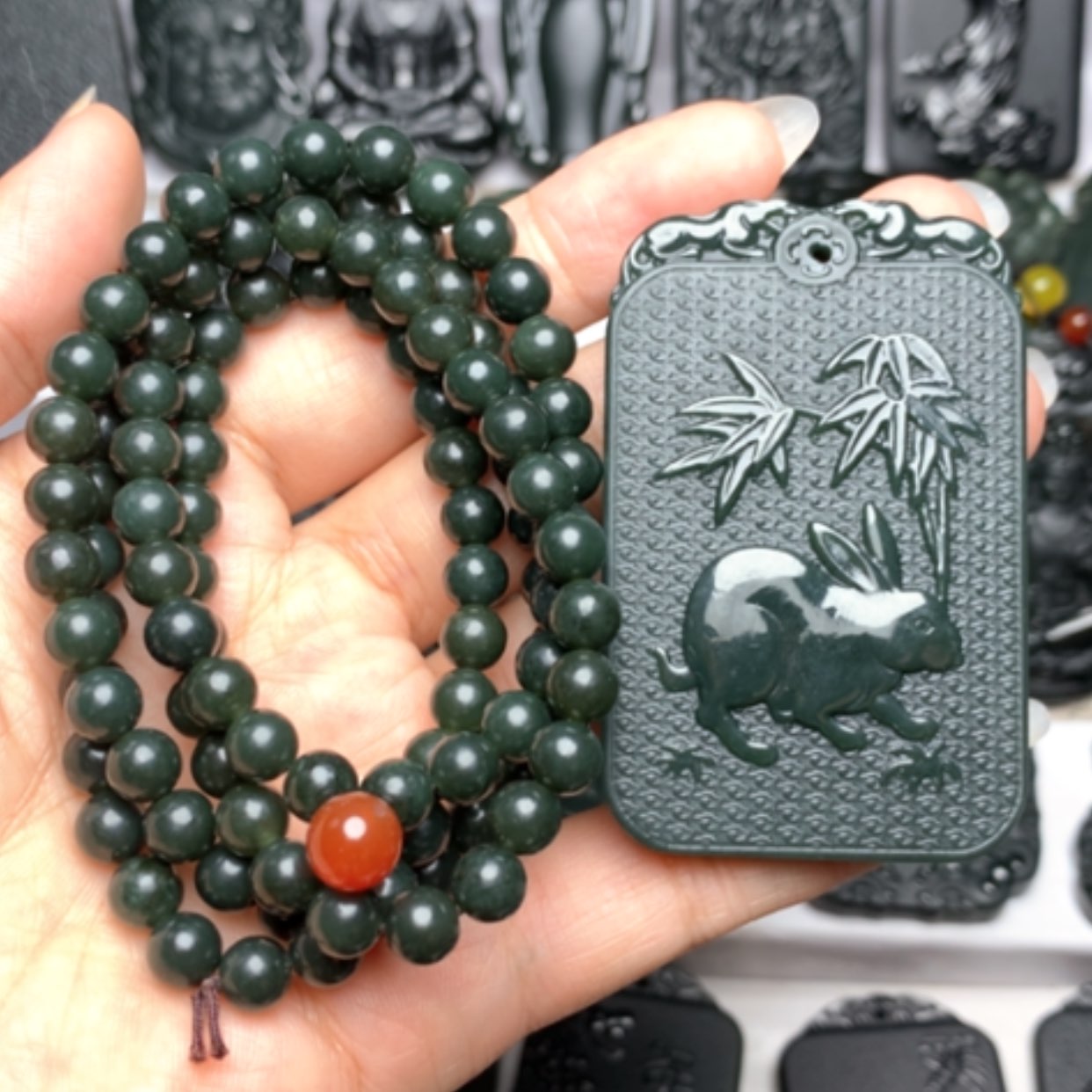 【闪购商品】和田玉未镶嵌颈饰日**辉双面雕刻