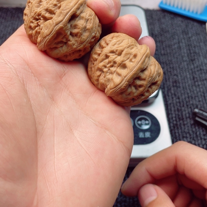 且****文玩核桃吊坠元宝水尖