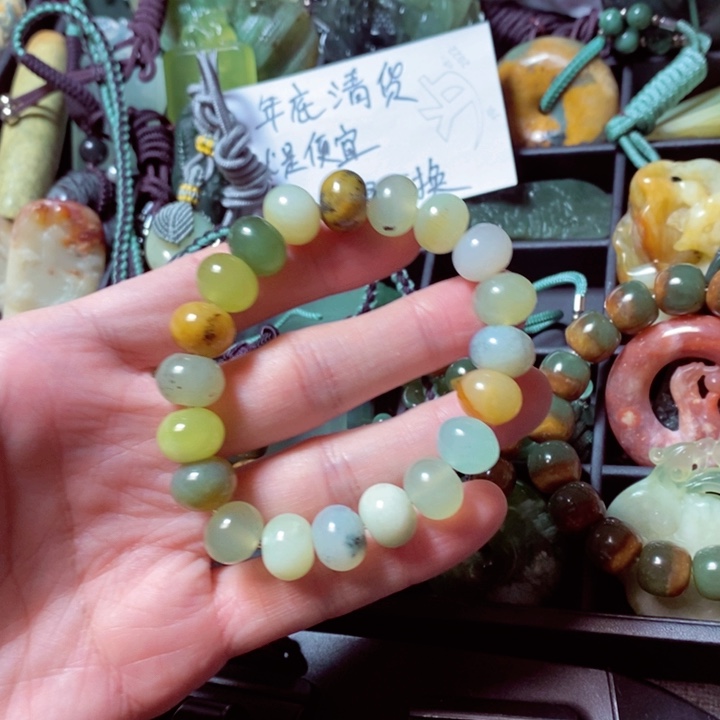 透闪石质玉颈饰未镶嵌