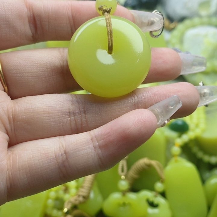 淡***然石材新疆若羌小平安扣