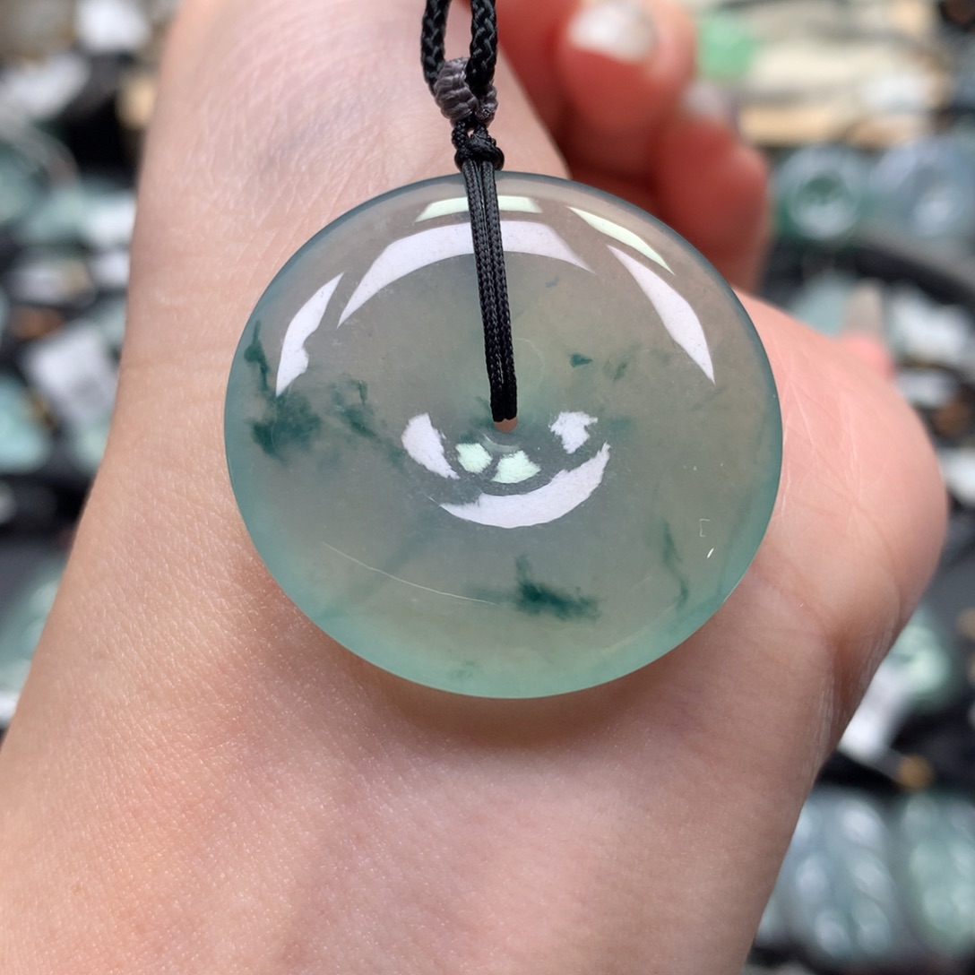 翡翠颈饰未镶嵌扣子