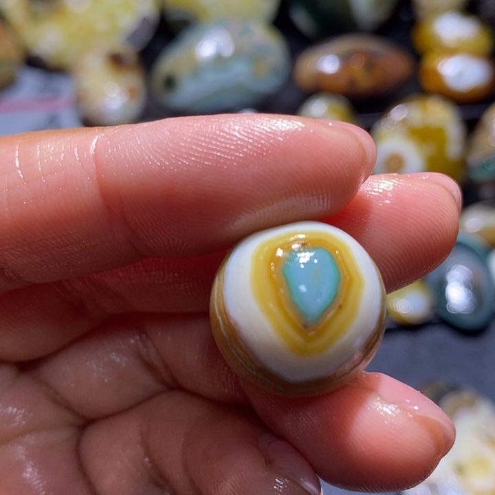 熙***沂玛瑙/玉髓未镶嵌珠宝奇石