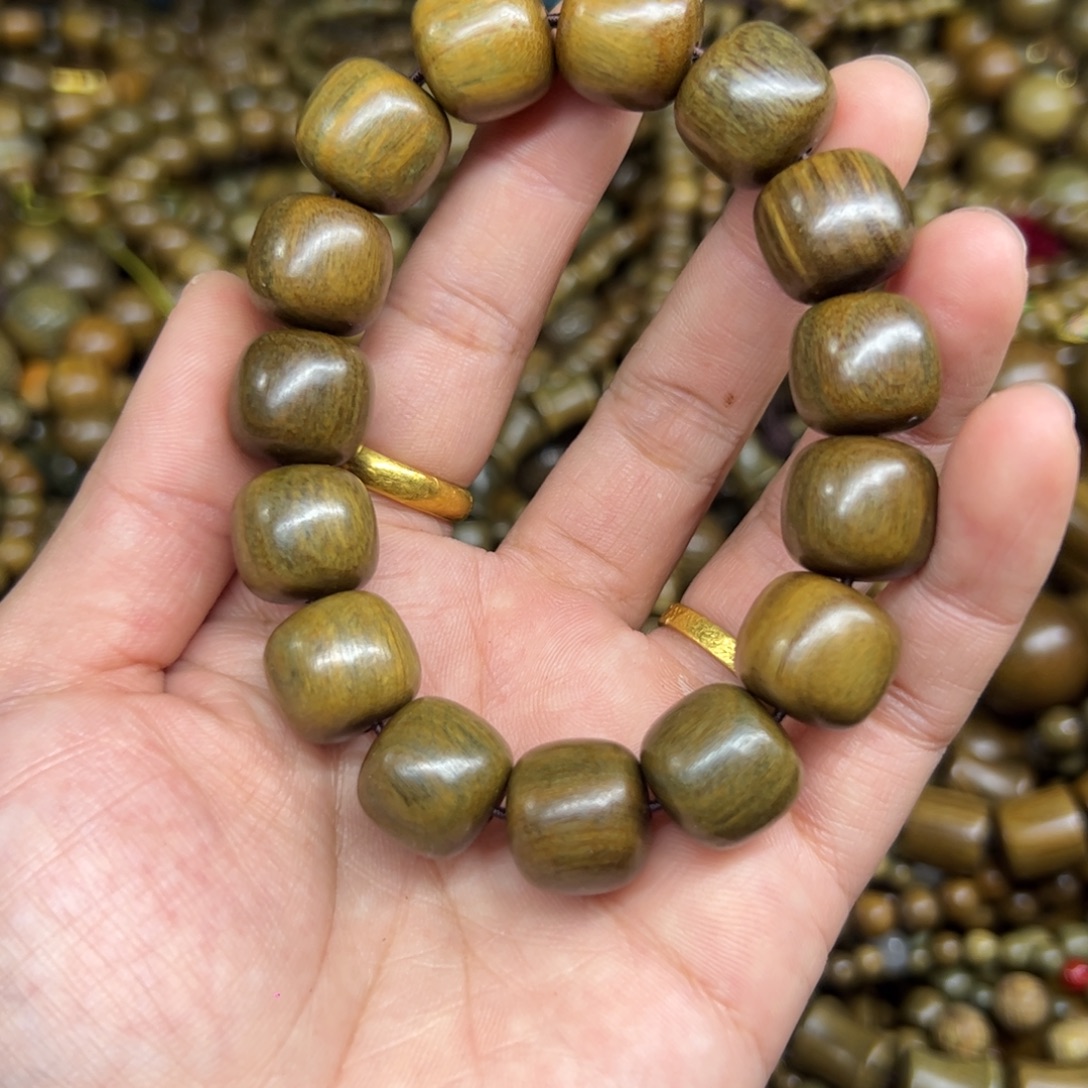 维腊木（绿檀）无事牌