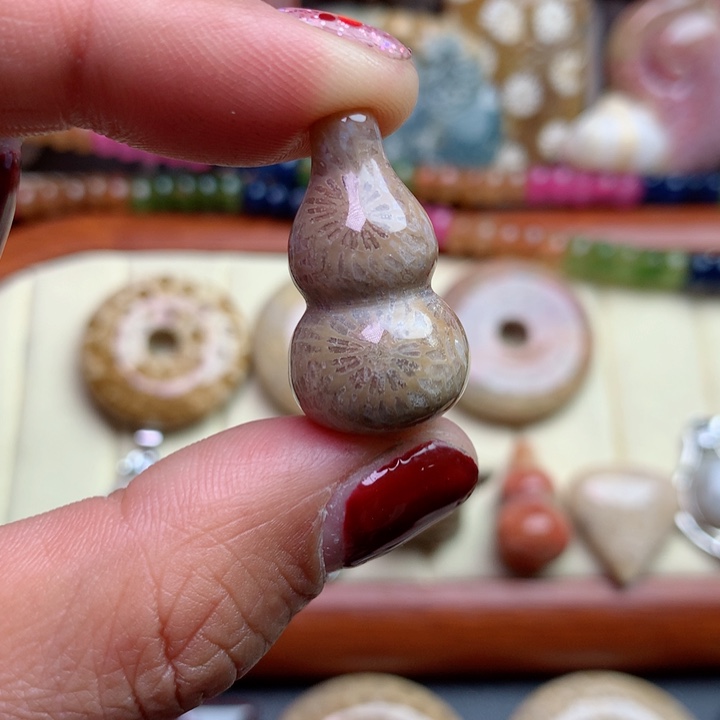 硅化珊瑚（珊瑚玉）颈饰未镶嵌