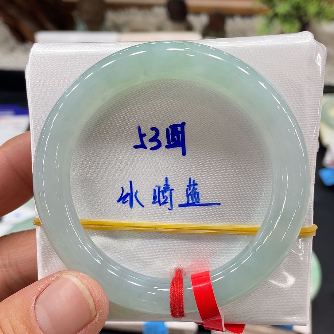 翡翠手镯未镶嵌翡翠