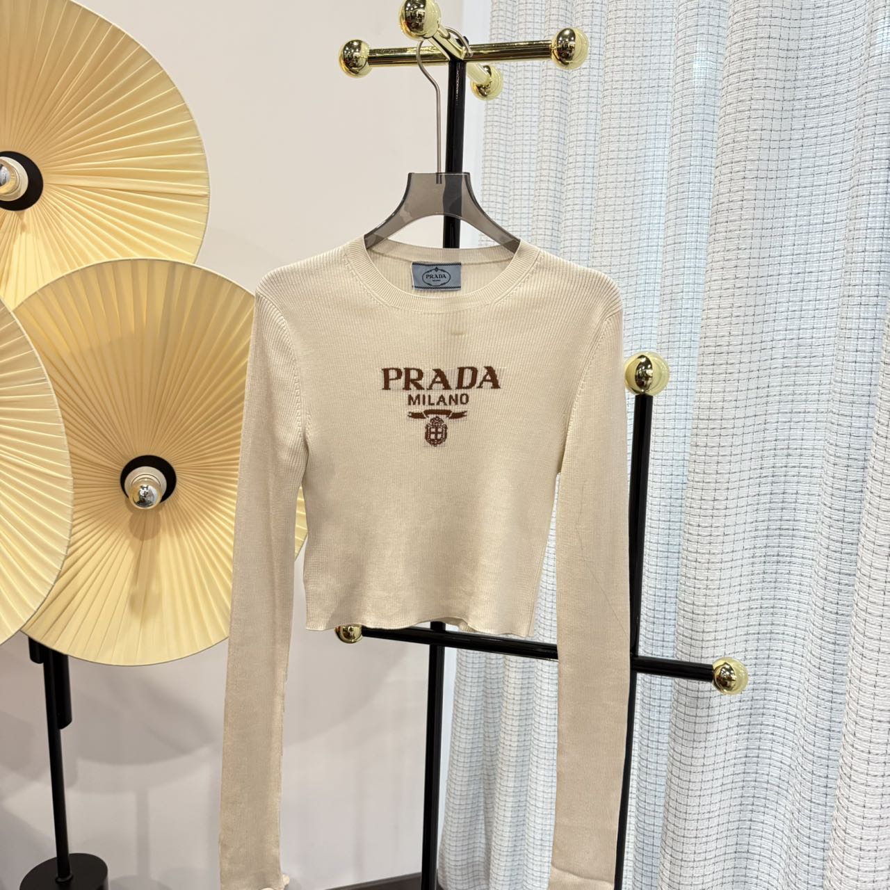 99新 Prada/普拉达 女士嵌花徽标饰桑蚕丝圆领毛衣 42码