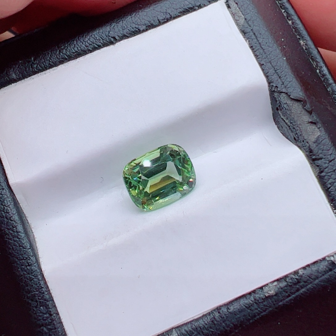 未镶嵌2.33克拉薄荷绿裸石碧玺