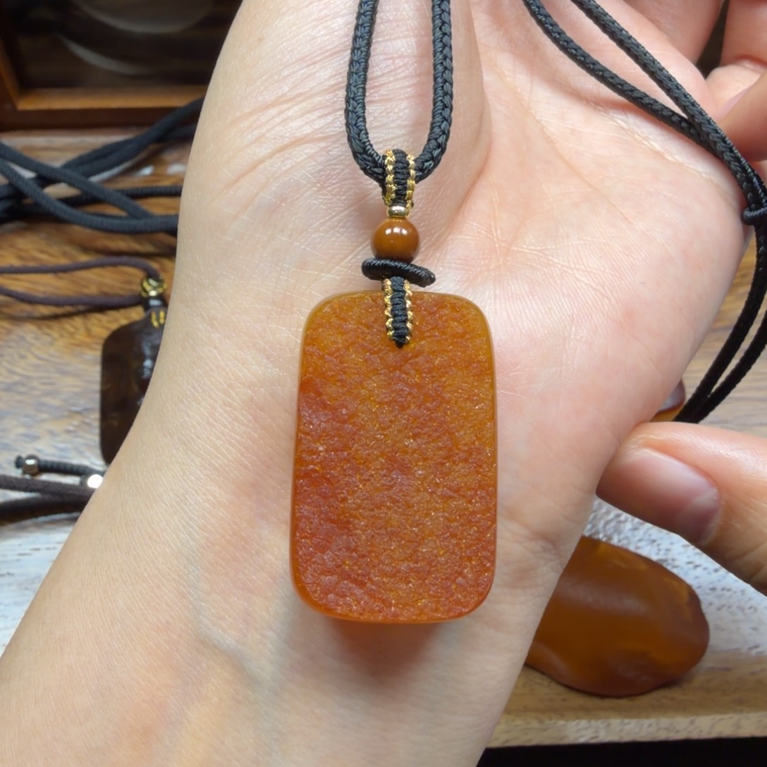 琥珀未镶嵌吊坠(赠链)