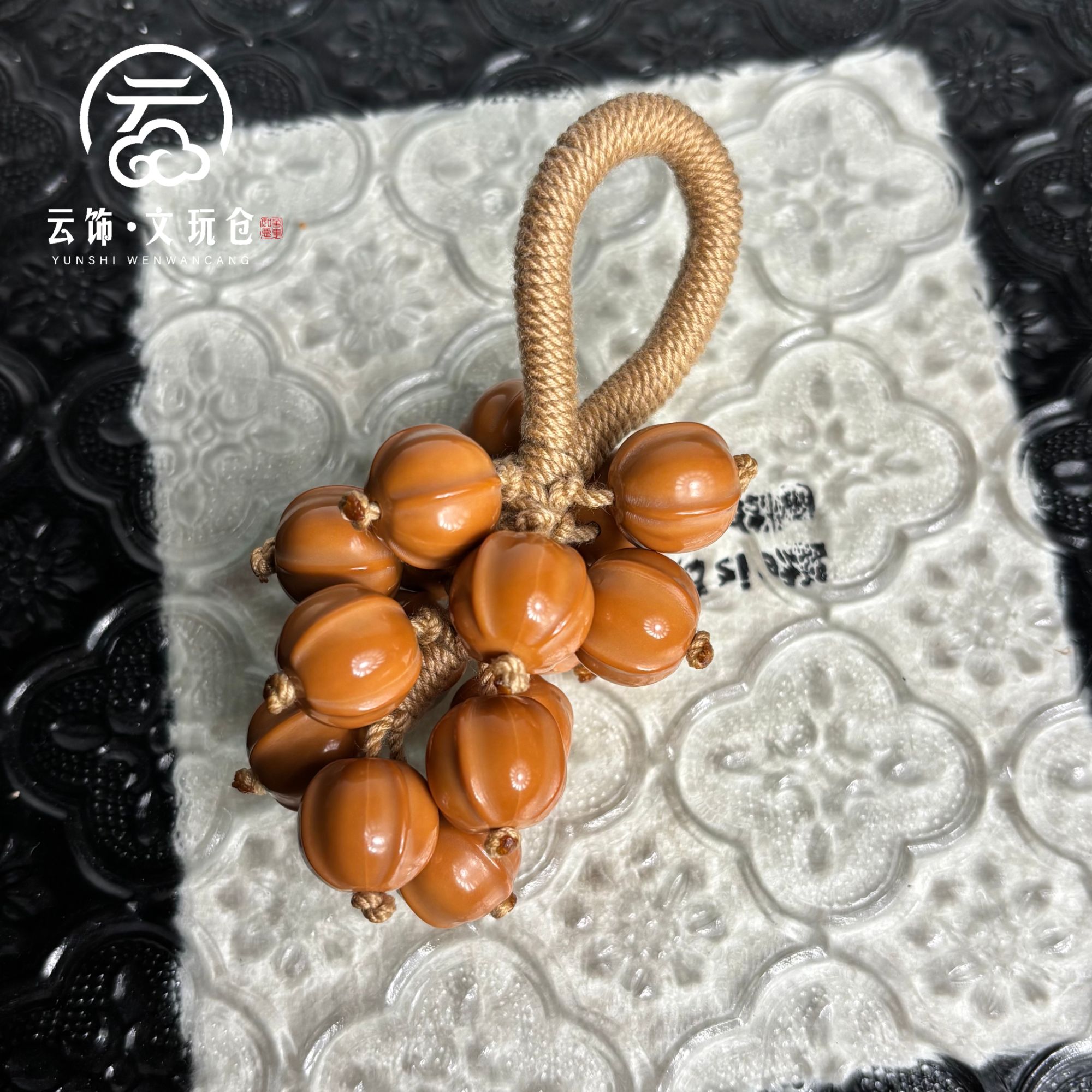月牙泉13mm  猴头核桃鲨鱼背挂件  CP034-2102