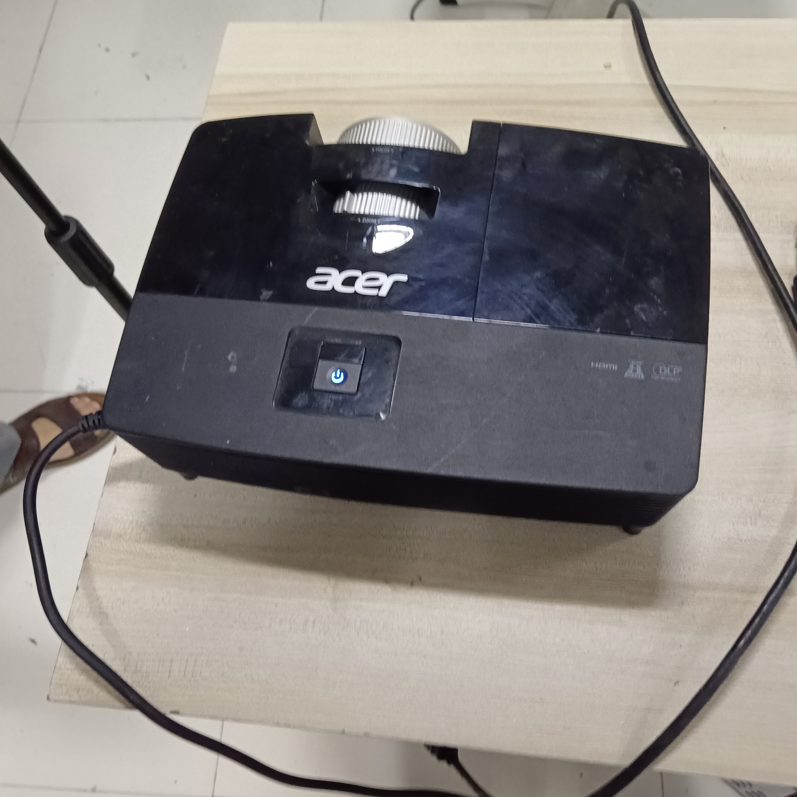 8新  二手宏基投影仪运费自理