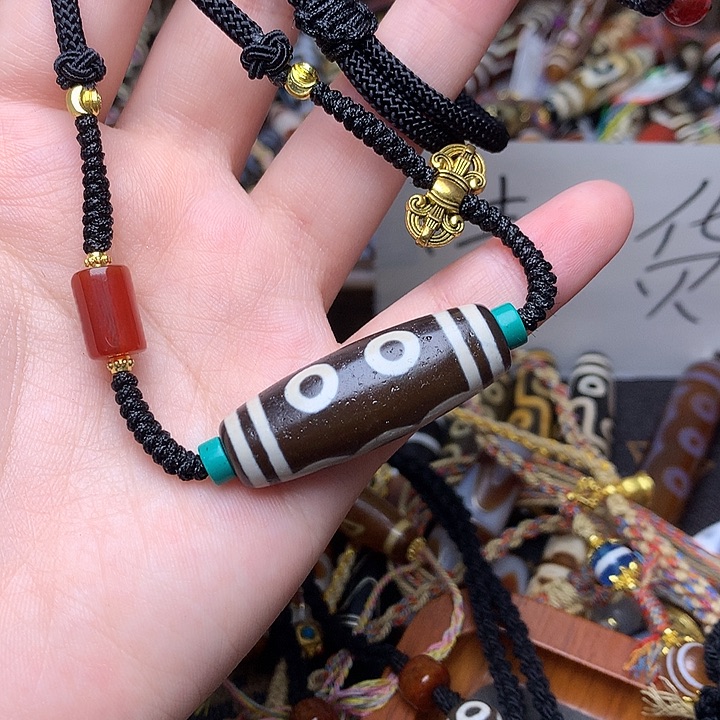 未镶嵌发一个玛瑙/玉髓