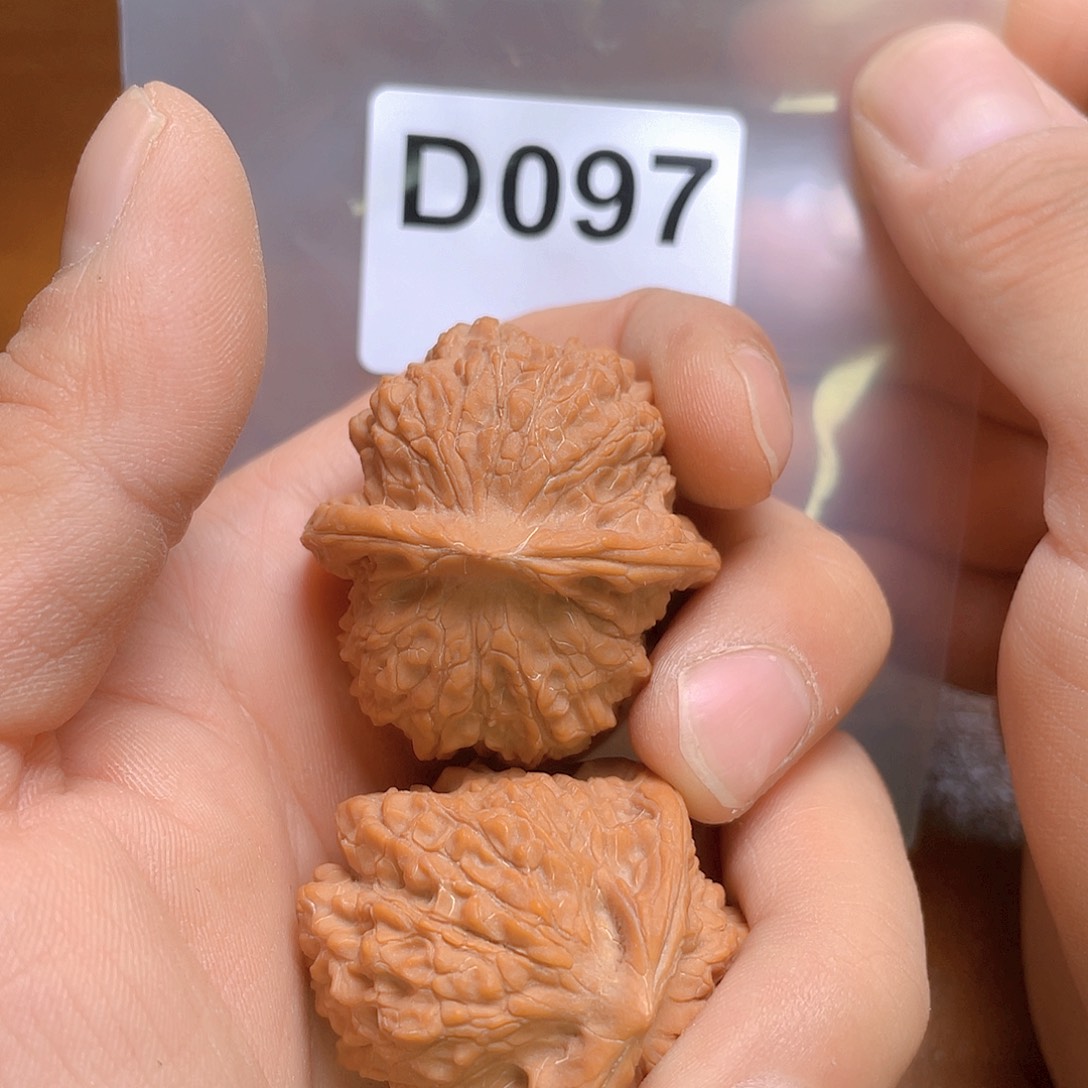 文玩核桃吊坠血麒麟36➕